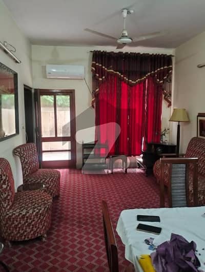 علامہ اقبال ٹاؤن لاہور میں 5 کمروں کا 10 مرلہ مکان 4.25 کروڑ میں برائے فروخت۔