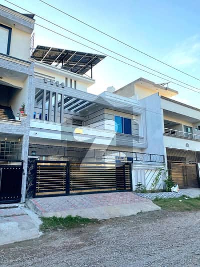 غوری ٹاؤن فیز 7 غوری ٹاؤن,اسلام آباد میں 6 کمروں کا 10 مرلہ مکان 1.45 لاکھ میں کرایہ پر دستیاب ہے۔