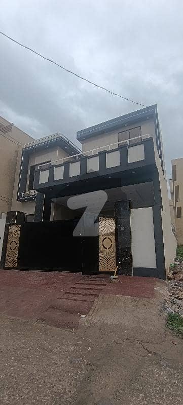 گلشن آباد راولپنڈی میں 6 کمروں کا 10 مرلہ مکان 3.4 کروڑ میں برائے فروخت۔