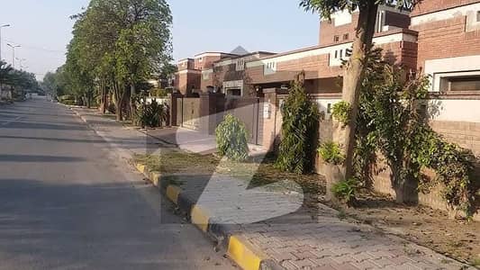 پنجاب گورنمنٹ سرونٹ ہاؤسنگ فاؤنڈیشن لاہور میں 3 کمروں کا 10 مرلہ مکان 75.0 ہزار میں کرایہ پر دستیاب ہے۔