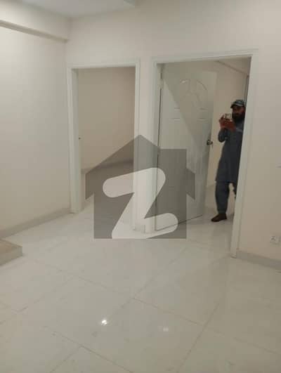 ڈی ایچ اے فیز 2 ایکسٹینشن ڈی ایچ اے ڈیفینس,کراچی میں 2 کمروں کا 4 مرلہ فلیٹ 80.0 ہزار میں کرایہ پر دستیاب ہے۔