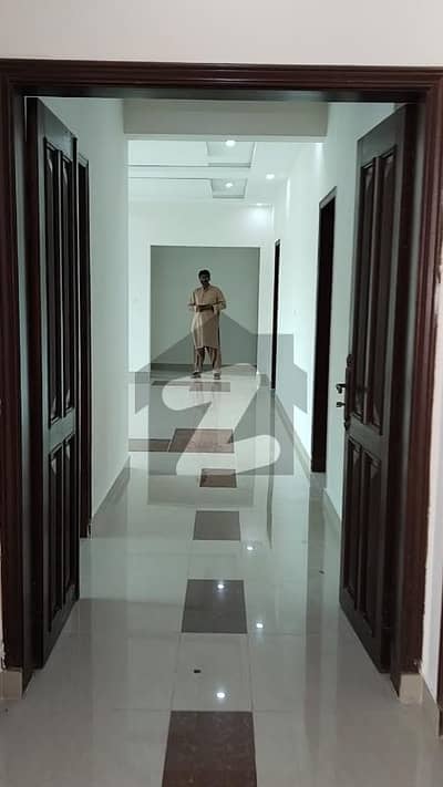 عسکری 11 عسکری,لاہور میں 4 کمروں کا 12 مرلہ فلیٹ 1.8 لاکھ میں کرایہ پر دستیاب ہے۔