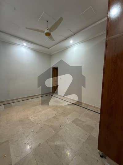 بنی گالہ اسلام آباد میں 2 کمروں کا 1 کنال بالائی پورشن 65.0 ہزار میں کرایہ پر دستیاب ہے۔