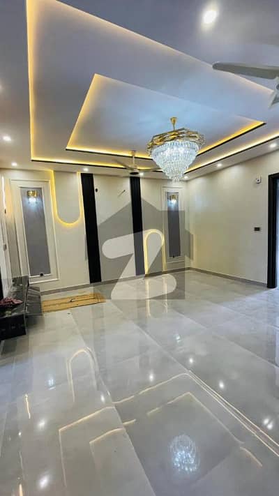 10 Marla Slighty Use House For Sale Jubilee Town