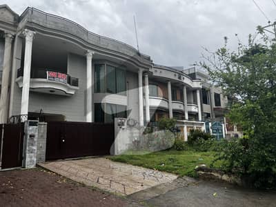 آئی ۔ 8/3 آئی ۔ 8,اسلام آباد میں 5 کمروں کا 12 مرلہ مکان 2.35 لاکھ میں کرایہ پر دستیاب ہے۔