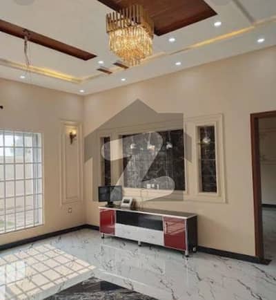 او پی ایف ہاؤسنگ سکیم لاہور میں 3 کمروں کا 1 کنال بالائی پورشن 1.05 لاکھ میں کرایہ پر دستیاب ہے۔