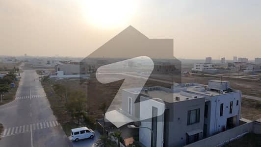 ڈی ایچ اے فیز 8 - بلاک زیڈ 6 ڈی ایچ اے فیز 8,ڈیفنس (ڈی ایچ اے),لاہور میں 1 کنال رہائشی پلاٹ 2.17 کروڑ میں برائے فروخت۔