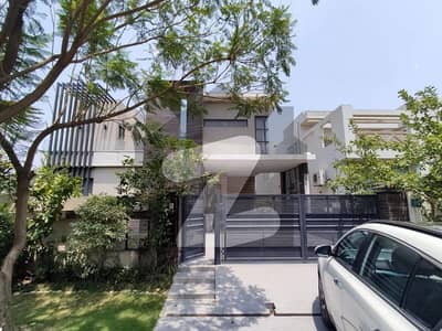 ڈی ایچ اے فیز 6 ڈیفنس (ڈی ایچ اے),لاہور میں 6 کمروں کا 1 کنال مکان 10.75 کروڑ میں برائے فروخت۔