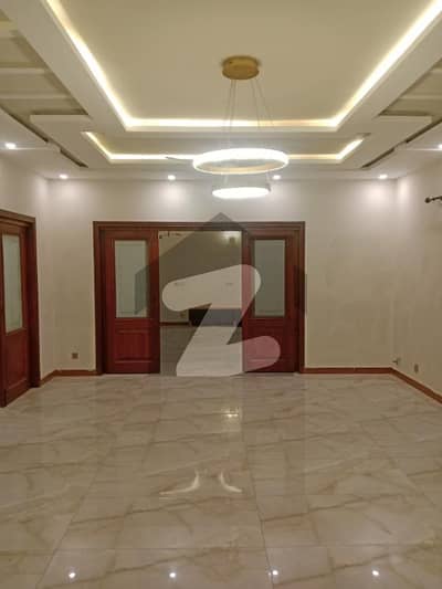 بحریہ انکلیو بحریہ ٹاؤن,اسلام آباد میں 6 کمروں کا 1 کنال مکان 1.8 لاکھ میں کرایہ پر دستیاب ہے۔