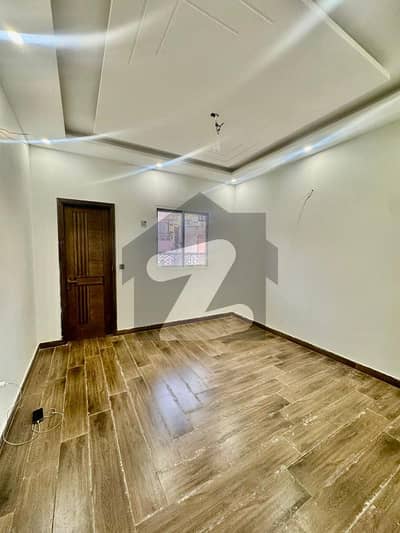 Prime Location 200 Sqyd Top notch, Upper Portion Available for sale , in Gulshan e Iqbal Block 13/D2