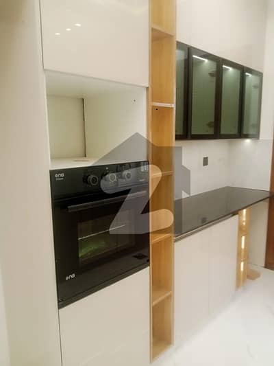 بحریہ ٹاؤن فیز 8 بحریہ ٹاؤن راولپنڈی,راولپنڈی میں 5 کمروں کا 7 مرلہ مکان 3.6 کروڑ میں برائے فروخت۔