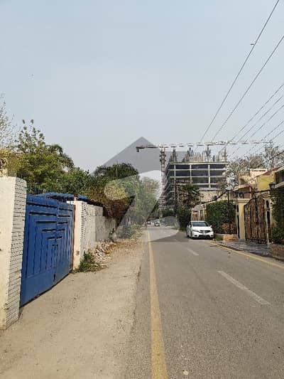 گلبرگ لاہور میں 1 کنال مکان 15.0 کروڑ میں برائے فروخت۔