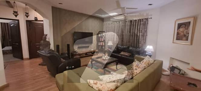 عسکری 10 - سیکٹر ایف عسکری 10,عسکری,لاہور میں 6 کمروں کا 1 کنال مکان 3.15 لاکھ میں کرایہ پر دستیاب ہے۔