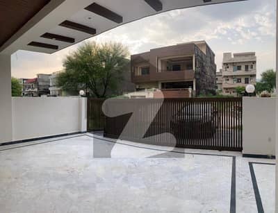 ڈی ۔ 12 اسلام آباد میں 5 کمروں کا 8 مرلہ مکان 2.4 لاکھ میں کرایہ پر دستیاب ہے۔