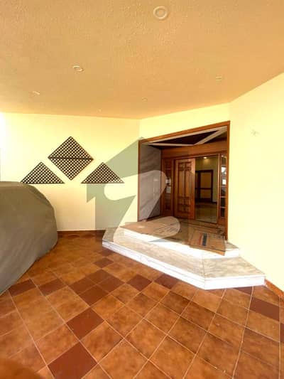 1000 Yards Luxurious Bungalow for Rent Phase 6 DHA Karachi