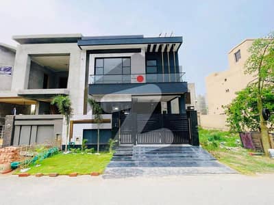 5 MARLA MODERN HOUSE FOR RENT IN DHA 9 TOWN.