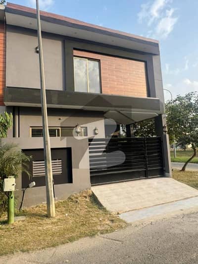 5 MARLA MODERN HOUSE FOR RENT IN DHA 9 TOWN.