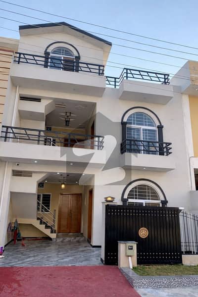 نیول اینکریج اسلام آباد میں 4 کمروں کا 5 مرلہ مکان 2.75 کروڑ میں برائے فروخت۔