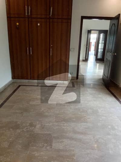 10 Marla lower portion for rent in paragon City