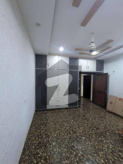 8 MARLA UPPER PORTION FOR RENT IN MILITARY ACCOUNT COLLEGE ROAD LAHORE