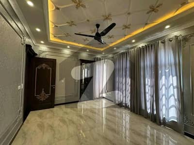 10 Marla upper portion for rent in paragon cuty