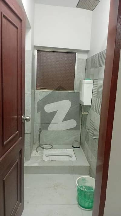 جناح ایونیو کراچی میں 3 کمروں کا 8 مرلہ فلیٹ 3.0 کروڑ میں برائے فروخت۔