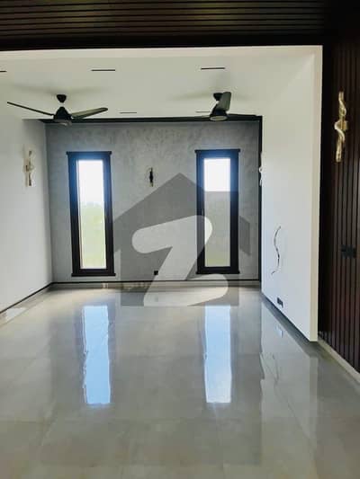 ڈی ایچ اے فیز 8 - زون بی ڈی ایچ اے فیز 8,ڈی ایچ اے ڈیفینس,کراچی میں 2 کنال مکان 39.0 کروڑ میں برائے فروخت۔