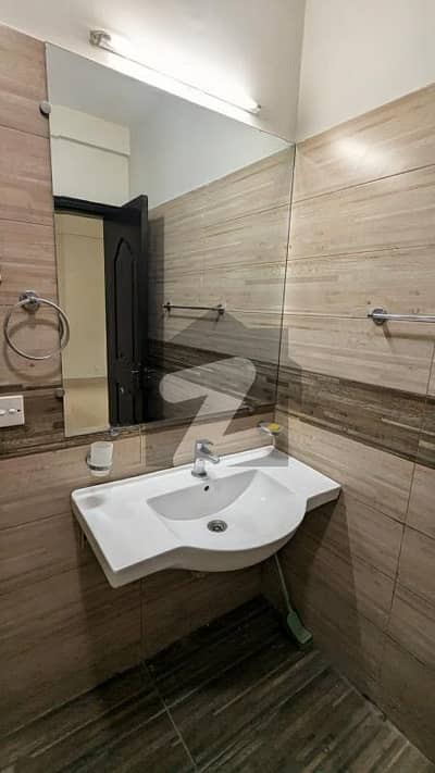 عسکری 10 - سیکٹر ایس عسکری 10,عسکری,لاہور میں 4 کمروں کا 12 مرلہ فلیٹ 1.4 لاکھ میں کرایہ پر دستیاب ہے۔