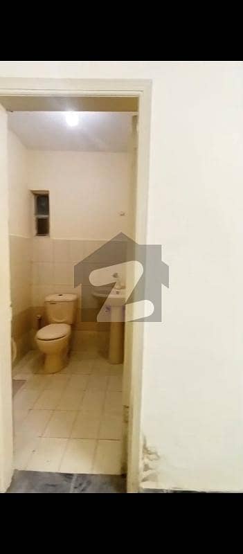 کلفٹن ۔ بلاک 4 کلفٹن,کراچی میں 2 کمروں کا 3 مرلہ فلیٹ 1.05 کروڑ میں برائے فروخت۔