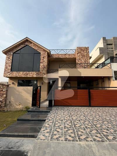 1kanal Brand New Designer house for sale B 17 A Block