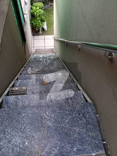 پی آئی اے ہاؤسنگ سکیم ۔ بلاک سی پی آئی اے ہاؤسنگ سکیم,لاہور میں 2 کمروں کا 1 کنال بالائی پورشن 78.0 ہزار میں کرایہ پر دستیاب ہے۔