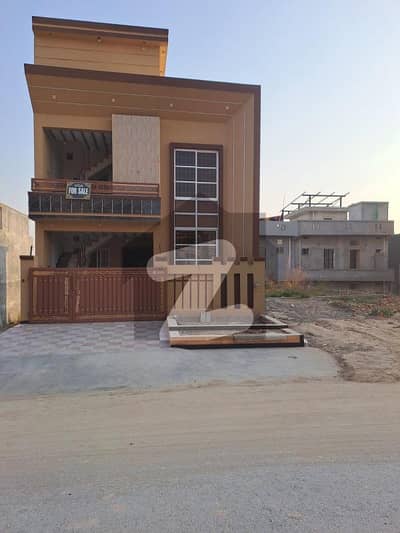 جناح گارڈنز فیز 1 جناح گارڈنز,ایف ای سی ایچ ایس,اسلام آباد میں 5 کمروں کا 7 مرلہ مکان 2.55 کروڑ میں برائے فروخت۔