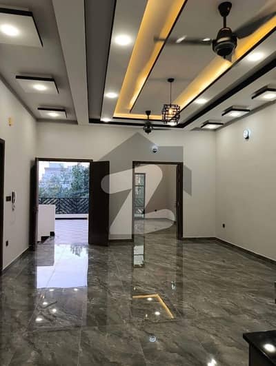 بہادر آباد گلشنِ اقبال ٹاؤن,کراچی میں 6 کمروں کا 8 مرلہ مکان 8.5 کروڑ میں برائے فروخت۔