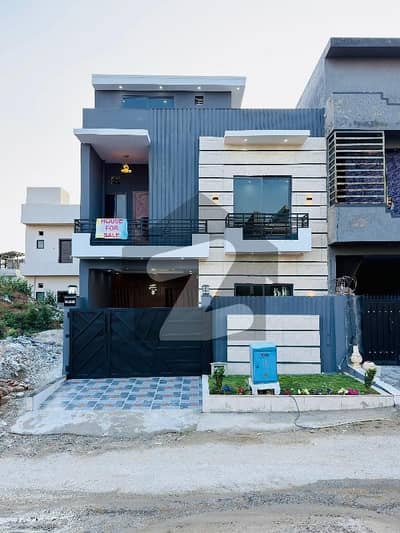 Mpchs multi gardens b-17 Islamabad   5 Marla brand New house available for sale   24/7 boring water electric meter available near market masjid school park everything available on walking distance