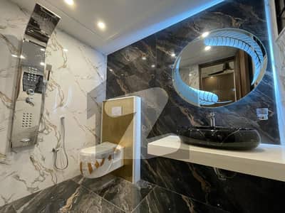 بحریہ ٹاؤن سیکٹر سی بحریہ ٹاؤن,لاہور میں 1 کمرے کا 2 مرلہ فلیٹ 62.0 لاکھ میں برائے فروخت۔