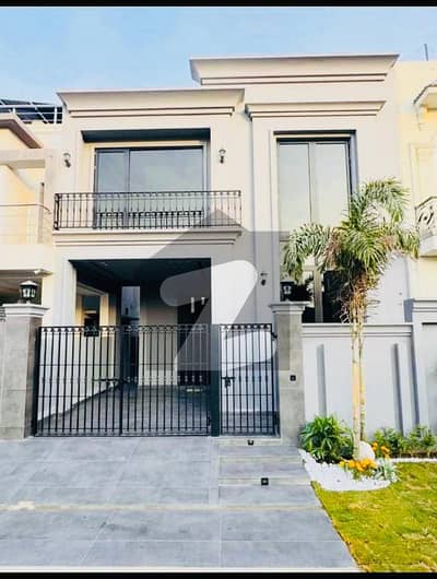 ڈی ایچ اے 9 ٹاؤن ڈیفنس (ڈی ایچ اے),لاہور میں 3 کمروں کا 5 مرلہ مکان 2.23 کروڑ میں برائے فروخت۔