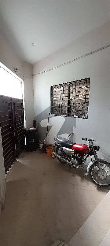 شاہراہِ فیصل کراچی میں 1 کمرے کا 2 مرلہ زیریں پورشن 40.0 لاکھ میں برائے فروخت۔