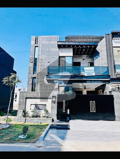 ڈی ایچ اے 9 ٹاؤن ڈیفنس (ڈی ایچ اے),لاہور میں 3 کمروں کا 5 مرلہ مکان 2.1 کروڑ میں برائے فروخت۔