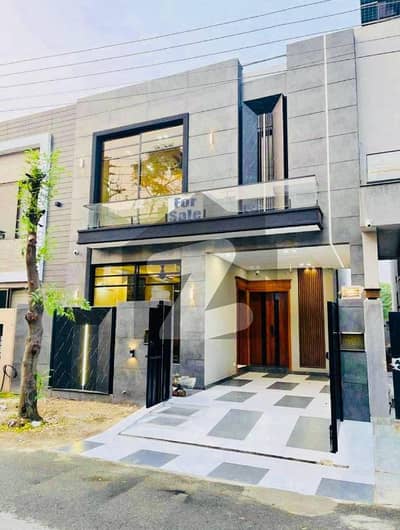 ڈی ایچ اے 9 ٹاؤن ڈیفنس (ڈی ایچ اے),لاہور میں 3 کمروں کا 5 مرلہ مکان 2.18 کروڑ میں برائے فروخت۔