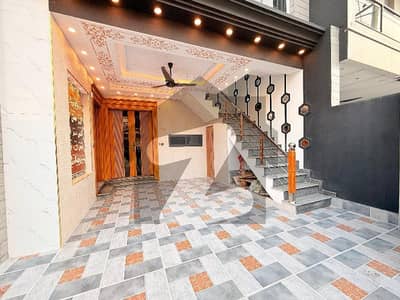 الرحمان گارڈن فیز 2 الرحمان گارڈن,لاہور میں 5 کمروں کا 8 مرلہ مکان 4.0 کروڑ میں برائے فروخت۔