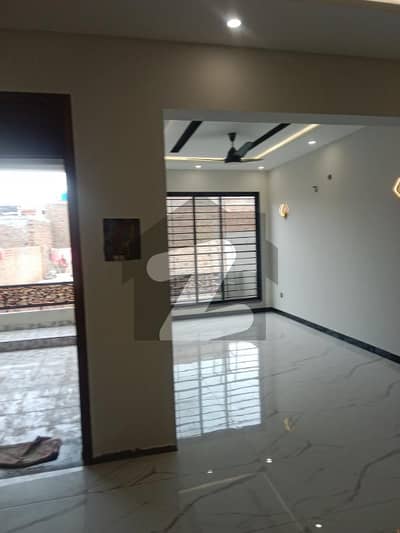 Investor and overseas forri rabta kren double story house1.50crorr ka gr only 110 me pani bjli gas