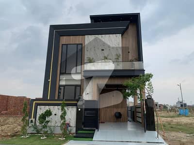 5 Marla Mdern Design House For Sale Back to 100ft road & Park