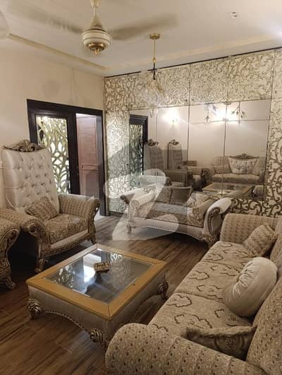 طارق روڈ کراچی میں 3 کمروں کا 8 مرلہ فلیٹ 2.19 لاکھ میں کرایہ پر دستیاب ہے۔