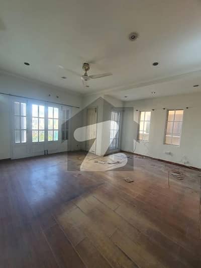 E11/4 1 kanal Ground portion 3 Bedroom