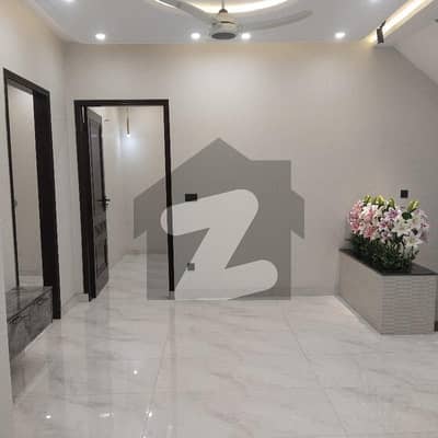 پارک ویو سٹی لاہور میں 3 کمروں کا 10 مرلہ بالائی پورشن 75.0 ہزار میں کرایہ پر دستیاب ہے۔