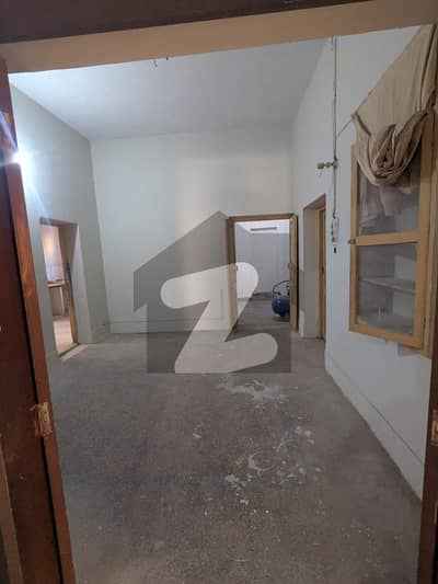 پی ای سی ایچ ایس بلاک 6 پی ای سی ایچ ایس,جمشید ٹاؤن,کراچی میں 4 کمروں کا 16 مرلہ زیریں پورشن 2.0 لاکھ میں کرایہ پر دستیاب ہے۔