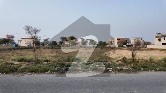 ڈی ایچ اے فیز 7 - بلاک وائے فیز 7,ڈیفنس (ڈی ایچ اے),لاہور میں 1 کنال رہائشی پلاٹ 4.1 کروڑ میں برائے فروخت۔