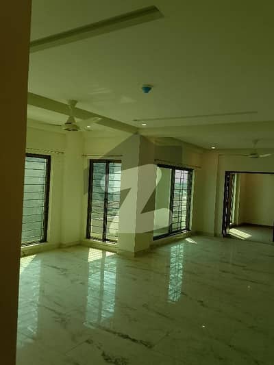 عسکری 10 - سیکٹر ایس عسکری 10,عسکری,لاہور میں 4 کمروں کا 12 مرلہ فلیٹ 5.25 کروڑ میں برائے فروخت۔