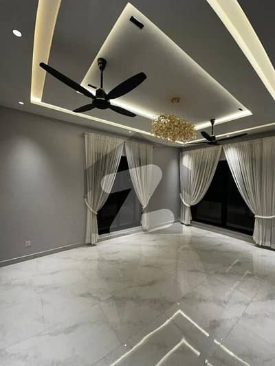 A Flat Of 450 Square Feet In Top City 1 - Block D