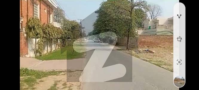 MAIN GULBERG ZAFER ALI ROAD 4 KANAL MALBA HHOUSE FOR SALE OWNER NEEDY